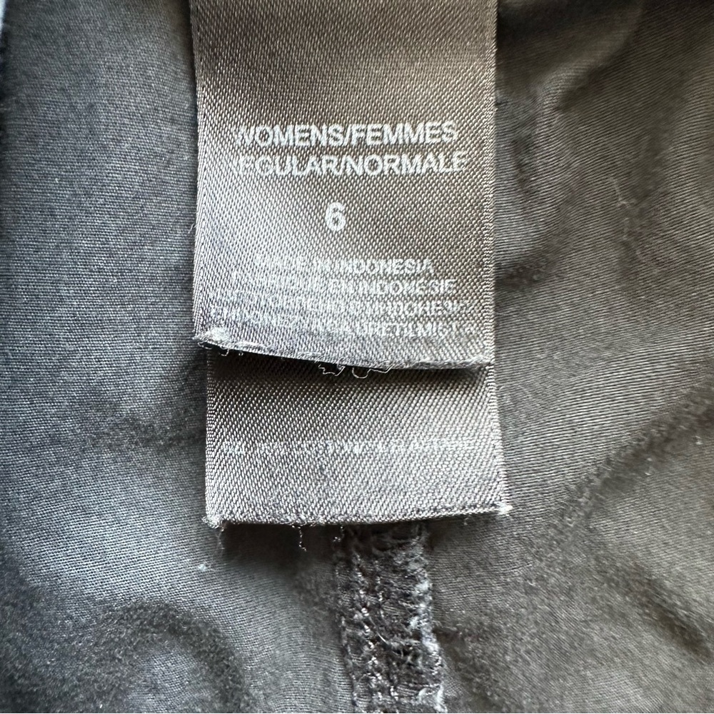 The north face woman’s shorts - Picture 2 of 6